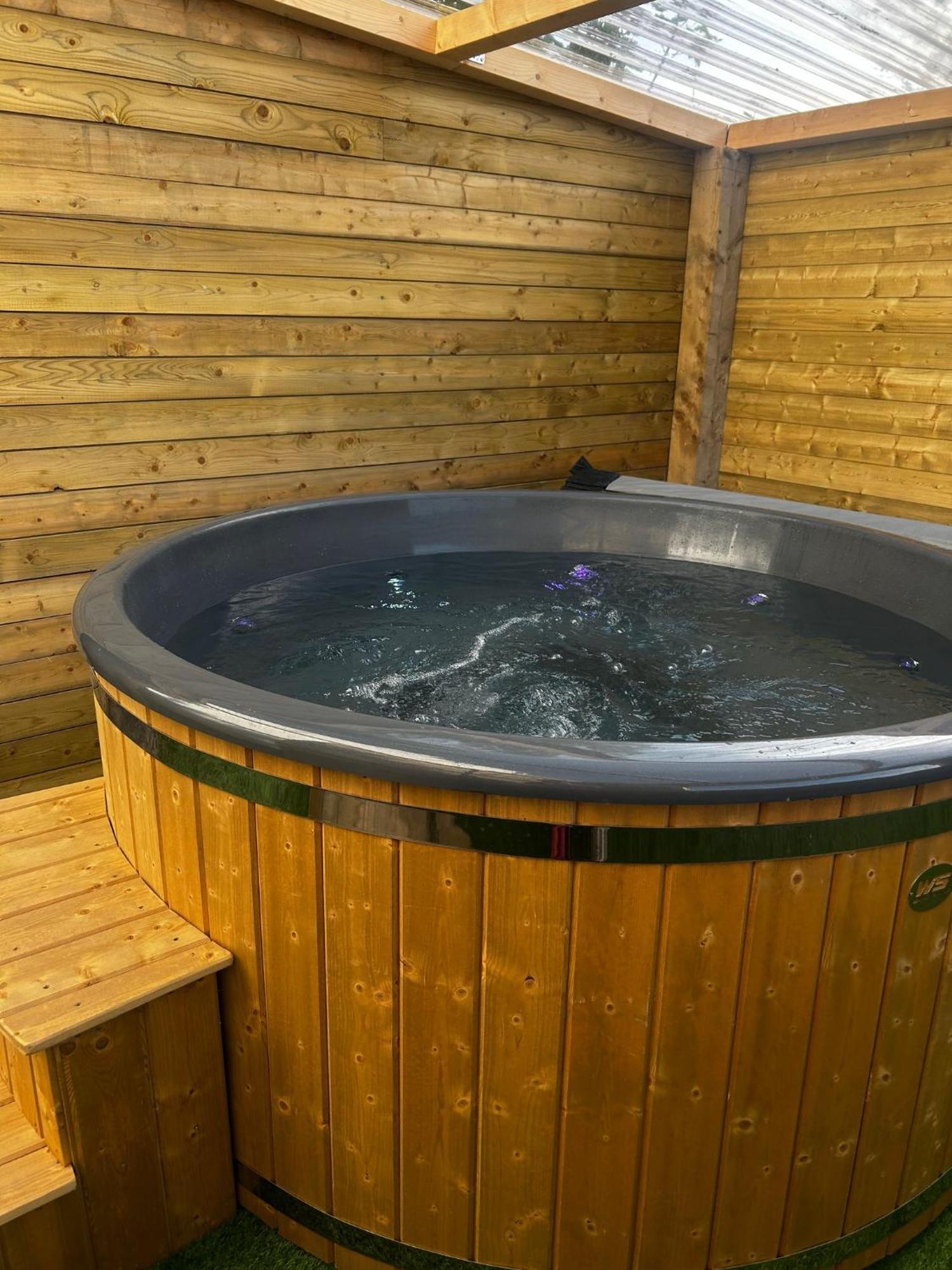 The Alpaca Farmhouse With Hot Tub And Alpaca Experience Included Dromara Buitenkant foto